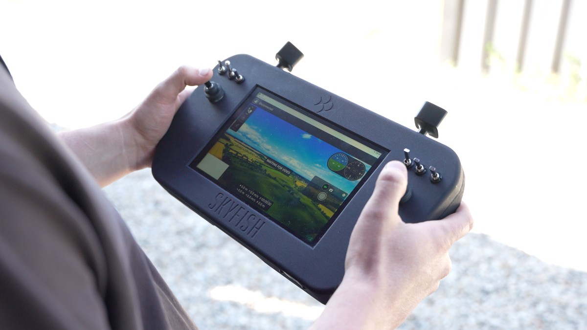 Дрон Skyfish Osprey с пультом управления